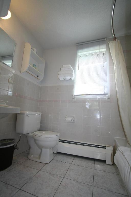 Campbellford River Inn Room photo